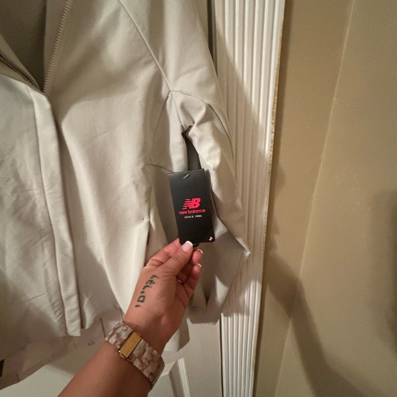 NWT…NEW BALANCE WINDdefy Athletic Jacket- size S - Picture 5 of 16